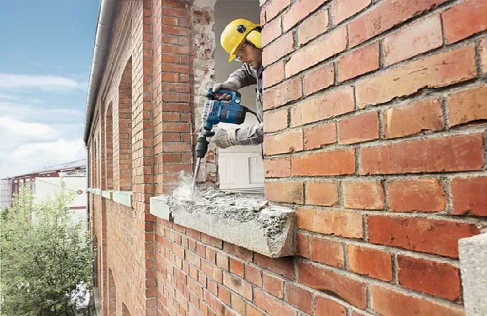 Młot udarowy BOSCH GSH 5CE Komfort użytkowania Automatyczna blokada włącznika System Vario Lock