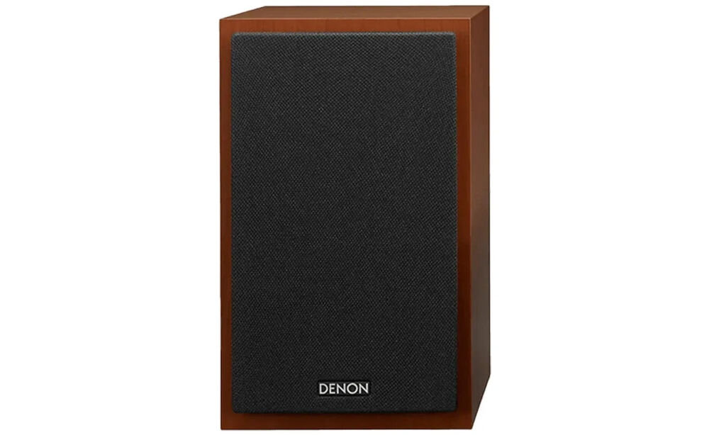 Kolumny głośnikowe DENON SC-M41 obudowa MDF solidna konstrukcja precyzyjny dźwięk, kolumna głośnikowa po skosie na białym tle