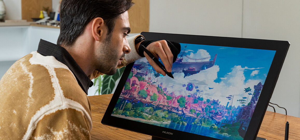 Mężczyzna korzystający z tabletu HUION Kamvas Pro 24 Gen 3.