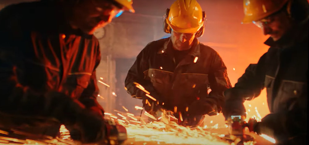 Szlifierka kątowa BOSCH GWS 1400 Professional bogate wyposazenie zestawu