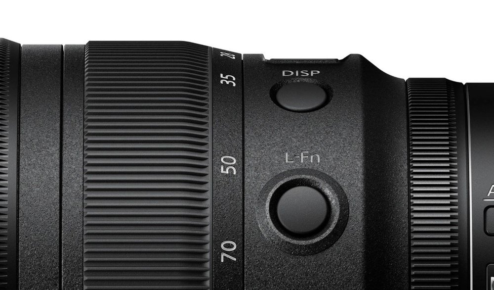 Obiektyw NIKON AF-S Nikkor 24-70mm f-2.8E ED VR kadr na pierścienie i przyciski