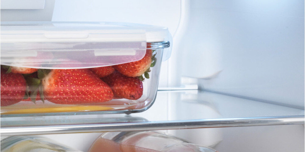 LODÓWKA WHIRLPOOL WQ9 E2L EF szklane półki wytrzymałe wzmocnione szkło zaokrąglone krawędzie bezpieczne przechowywanie