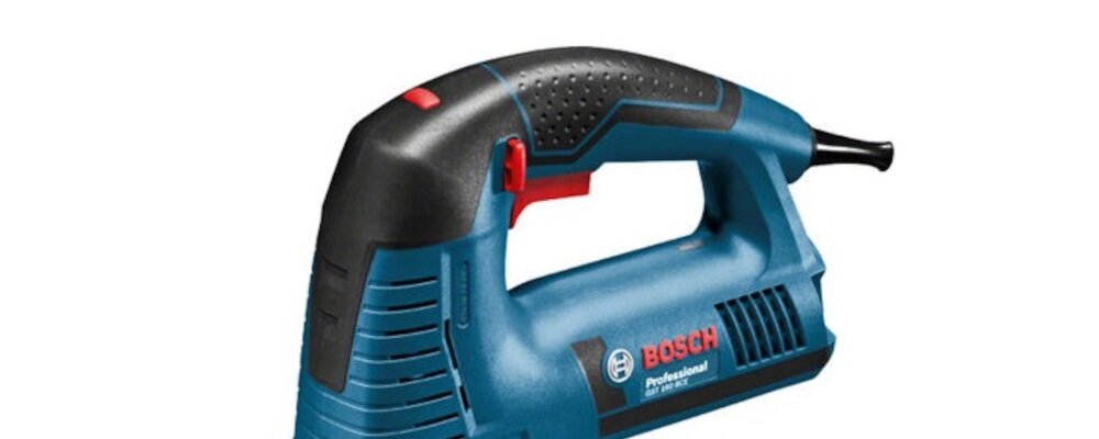 Wyrzynarka BOSCH GST 160 BCE Professional szereg przydatnych funkcji system Click & Clean pozycja parkowania bardzo niski poziom drgań system równoważenia masy dioda LED