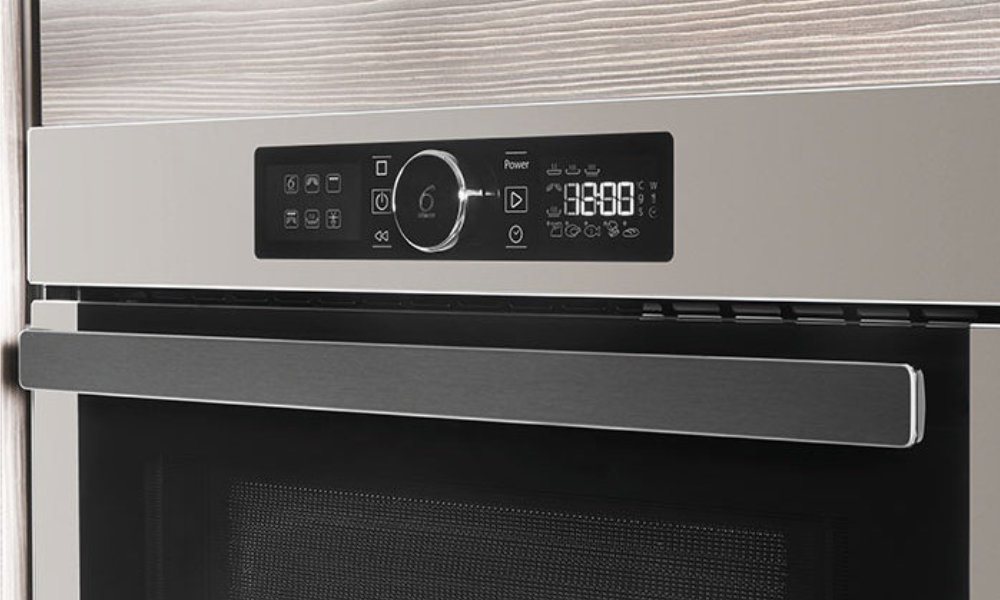 Kuchenka mikrofalowa WHIRLPOOL AMW9607IX - Wyświetlacz elektroniczny z centralnym pokrętłem