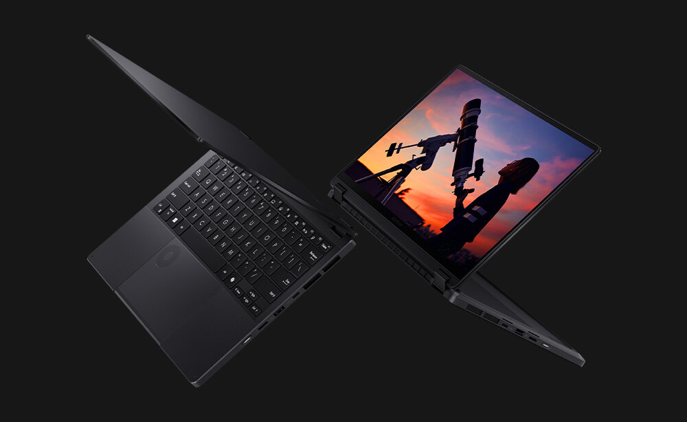 Zamknięty laptop ASUS ProArt PX13 w kolorze Nano Black – matowe aluminiowe wykończenie obudowy widok z góry