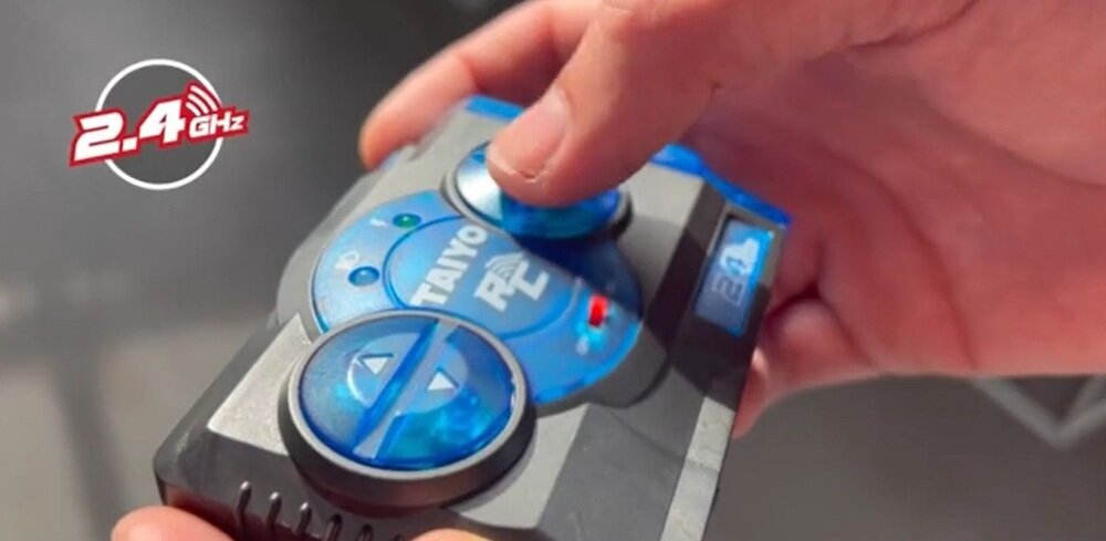 Samochód zdalnie sterowany TAIYO Stunt Runner 500002B kontroler z technologią 2.4 GHz, stapilne i płynne sterowanie, precyzyjne wykonanie manewrów