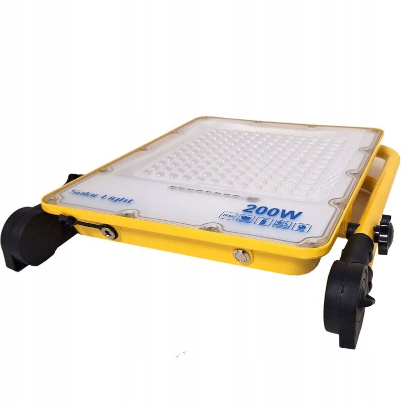 Żółty halogen LED na stojaku z napisem \'200W\' oraz \'Solar Light\'.
