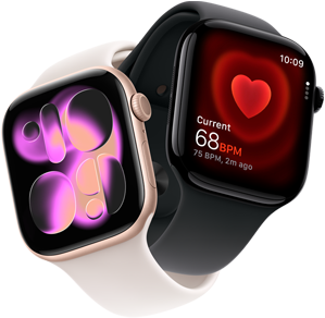 Apple Watch Series 11 z kopertą z aluminium w kolorze różowego złota, z paskiem sportowym w kolorze łagodnego różu, tarcza Lawa, prawa strona obudowy: pokrętło Digital Crown, mikrofon, przycisk boczny, Apple Watch Series 11 z kopertą z aluminium w kolorze onyksu, z paskiem sportowym w kolorze czarnym, z aplikacją Tętno pokazującą aktualne tętno użytkownika, prawa strona obudowy: pokrętło Digital Crown