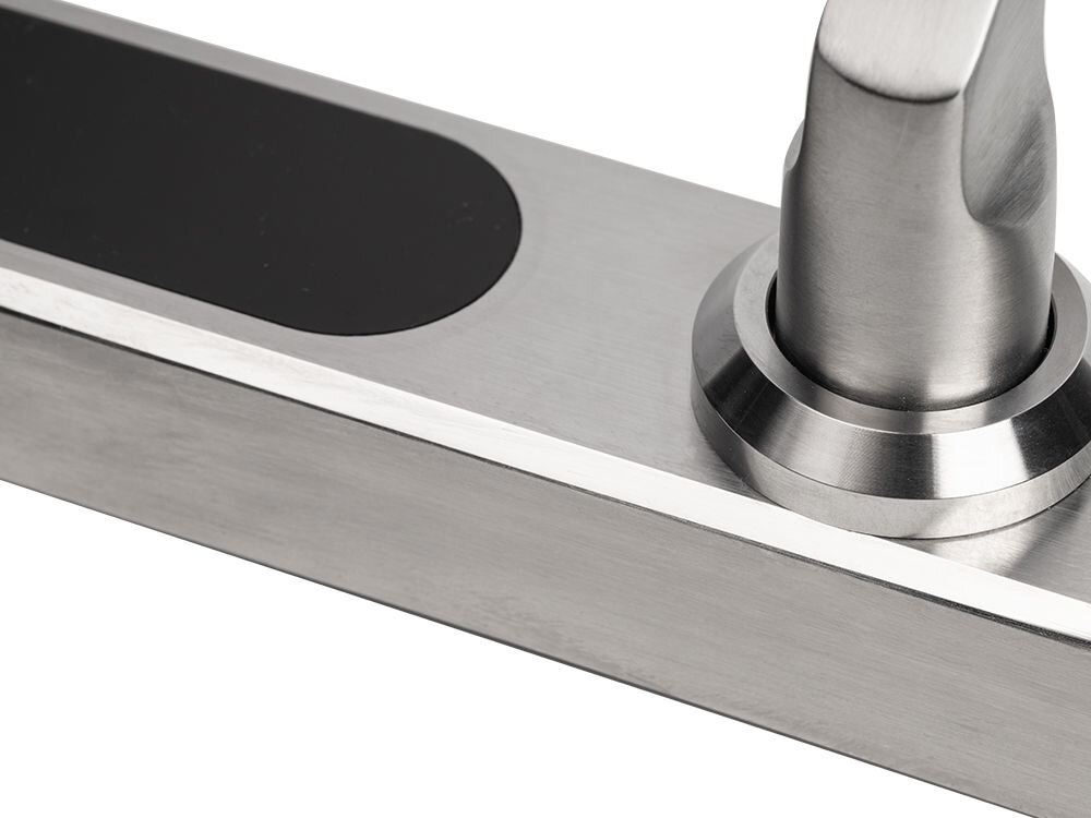 Klamka PSG Tucan Srebrny, Smart Life, użytkownicy, zarządzanie, kontrola, Detal wykończenia szczotkowanej stali srebrnej klamki elektronicznej 