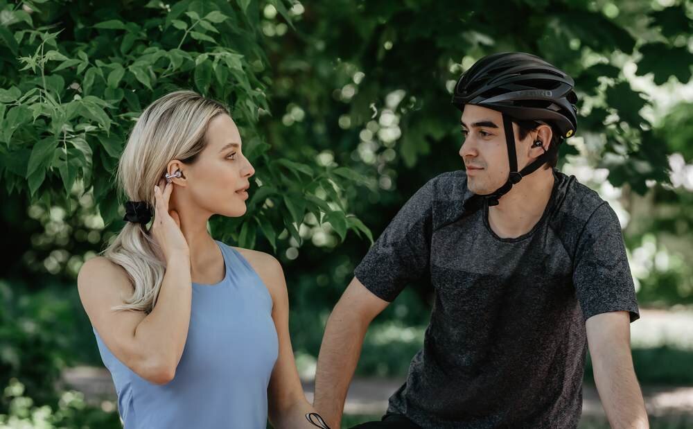 SŁUCHAWKI BLUETOOTH HUAWEI FREECLIP TWS    dźwięk moc łączność szumy redukcja szumów hałas głośność zakres częstotliwość waga zasilanie ładowanie złącze port wtyczka działanie etui smartfon sterowanie wygoda muzyka