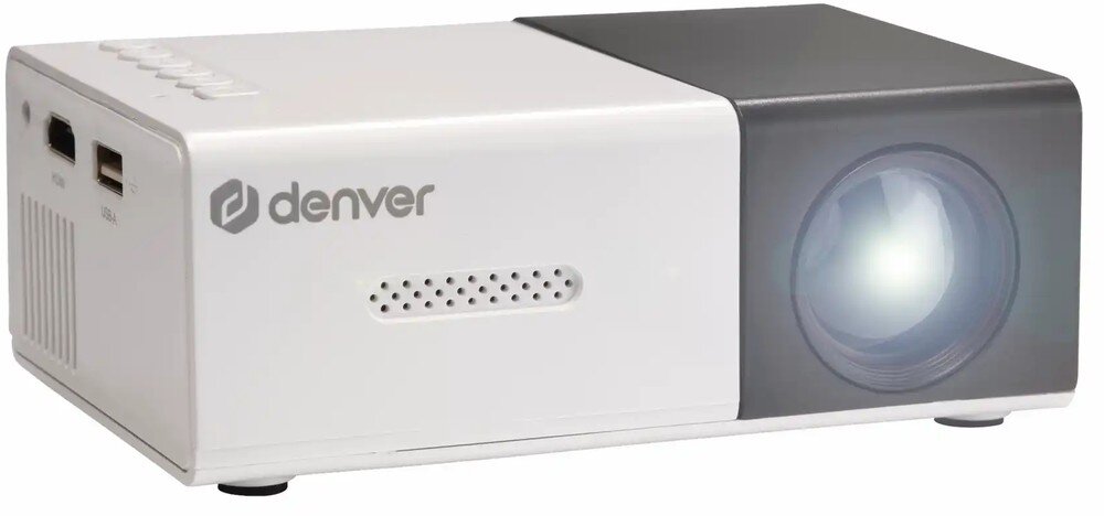 Biało-czarny projektor z widocznym logo \'denver\' i dużym obiektywem. Na boku znajdują się porty USB i HDMI oraz otwory wentylacyjne.