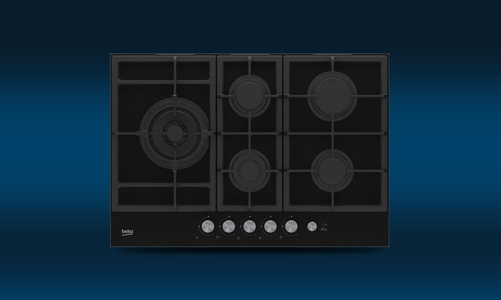 PŁYTA BEKO HILL75235S Na grafice przedstawiono czarną płytę gazową Beko z 5 palnikami rozmieszczonymi symetrycznie oraz pokrętłami sterującymi umieszczonymi pionowo po prawej stronie. Urządzenie pokazano na granatowym tle z delikatnym przejściem tonalnym, co eksponuje prostą i funkcjonalną konstrukcję płyty płyta gazowa 75 cm szkło design łatwe czyszczenie 5 palników