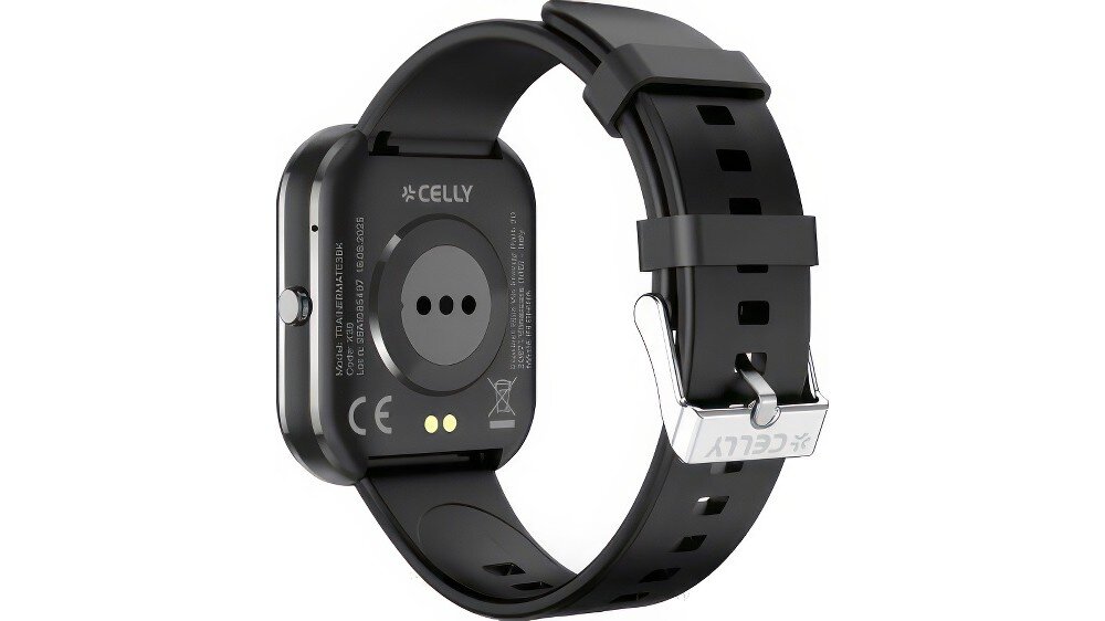 Czarny smartwatch z okrągłym czujnikiem na spodzie i logo \'CELLY\' na zapięciu paska. Widoczne są oznaczenia CE oraz inne symbole techniczne.