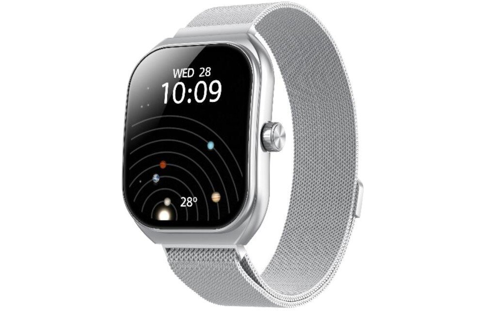 Srebrny smartwatch z wyświetlaczem pokazującym datę \'WED 28\', godzinę \'10:09\' oraz grafikę z planetami i temperaturą \'28°\'. Pasek zegarka jest wykonany z metalowej siatki.