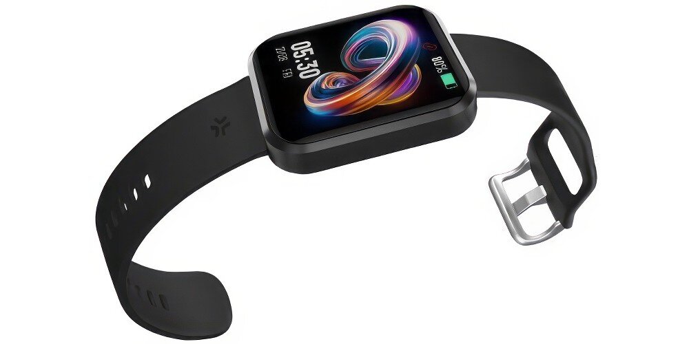 Smartwatch z czarnym paskiem i kolorowym wyświetlaczem, na którym widoczna jest godzina 05:30. Pasek posiada kilka otworów i metalową klamrę.