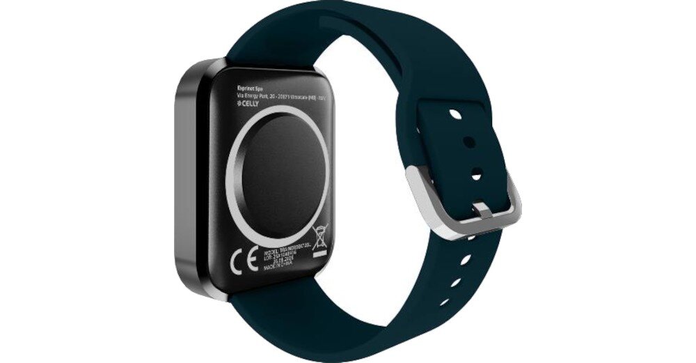 Smartwatch z czarną kopertą i niebieskim paskiem, widoczny od tyłu. Na kopercie znajduje się tekst: \'Expert 1m, Via della Pila 3, 20126 Milano (MI), Italy, CELLY\' oraz symbole CE i przekreślonego kosza.