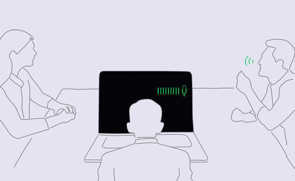 Ilustracja przedstawia trzy osoby siedzące przy stole z laptopem, na ekranie którego widoczny jest zielony symbol mikrofonu i poziom głośności. Jedna z osób mówi, co jest zaznaczone zielonymi falami dźwiękowymi.