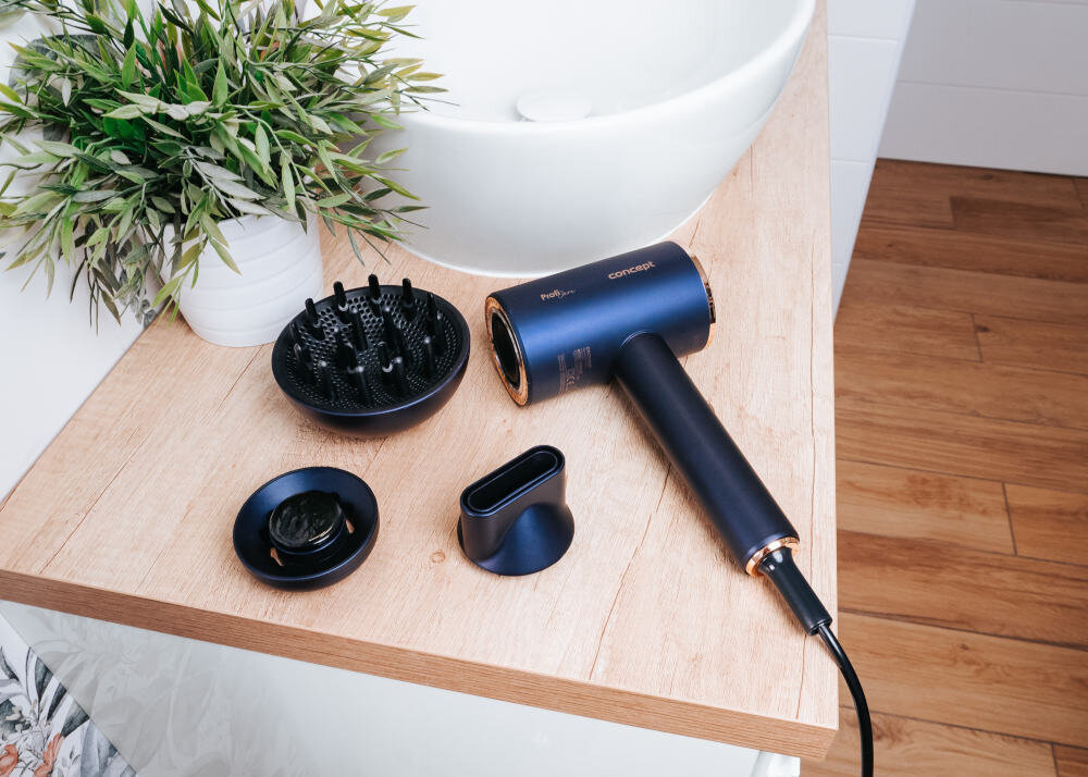 Suszarka CONCEPT BLDC VV8100 1600 W Wygoda zmiany Trzy magnetyczne nakładki dyfuzor, koncentrator i końcówka Oil Therapy kontrola stylizacja Mocowanie magnetyczne zakładanie i zdejmowanie