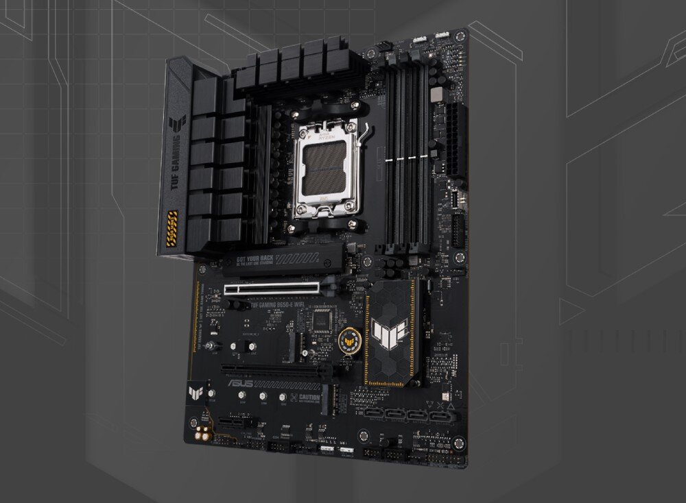 Płyta główna ASUS TUF Gaming B650-E WiFi widok płyty głównej z gniazdem procesora, czterema slotami pamięci RAM i masywnym radiatorem sekcji zasilania na ciemnym tle technicznym