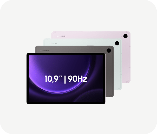 Pięć tabletów Samsung Galaxy S9 FE ułożonych w rzędzie jeden za drugim na szarym tle. Na ekranie pierwszego tabletu wyświetlona abstrakcyjna fioletowa grafika z napisem 10,9” oznaczającym przekątną ekranu urządzenia. Pozostałe cztery tablety w różnych kolorach pokazane są tyłem, w kolejności: szary, miętowy, lawendowy.