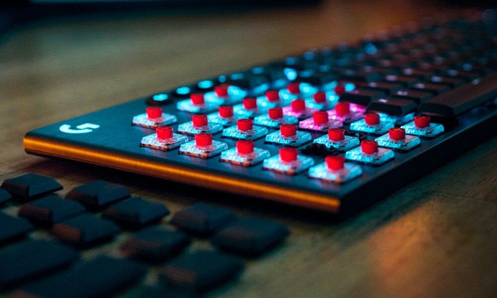 Klawiatura LOGITECH G915 X Lightspeed przełączniki klawisze punkt aktywacji