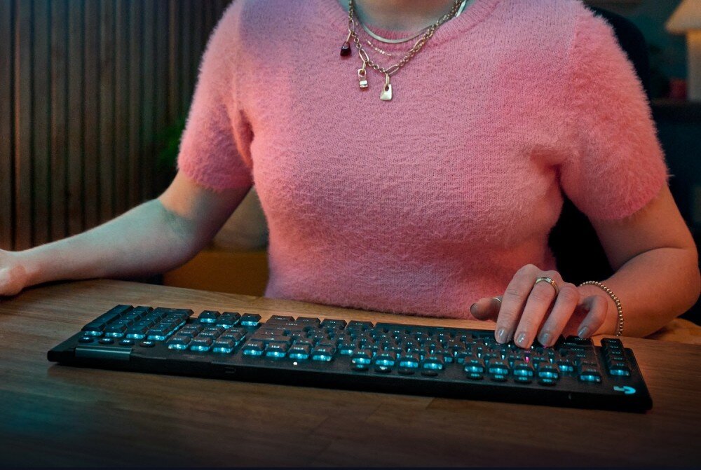 Klawiatura LOGITECH G915 X Lightspeed profil wysokość obudowa