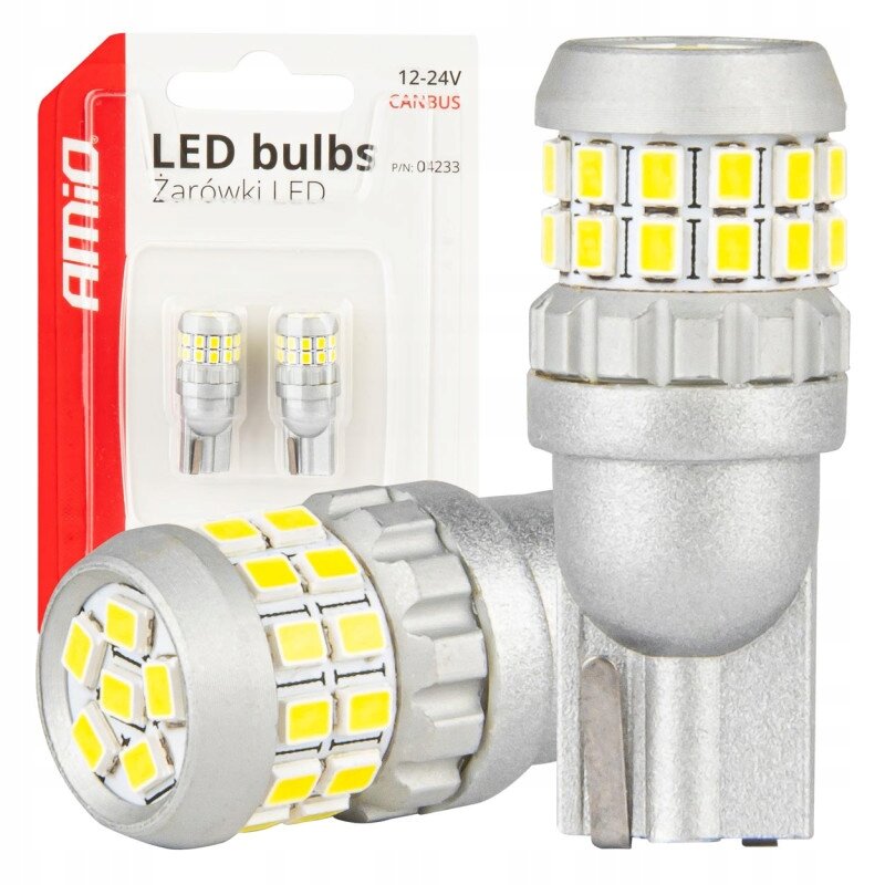 Na obrazie widoczne są dwie srebrne żarówki LED z żółtymi diodami oraz opakowanie z napisem \'AMiO LED bulbs Żarówki LED 12-24V CANBUS P/N: 01233\'.