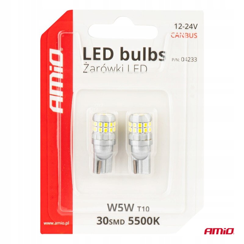 Opakowanie zawiera dwie żarówki LED W5W T10 o barwie 5500K, umieszczone w przezroczystym plastikowym etui. Na opakowaniu widnieje napis \'AMiO\', \'LED bulbs Żarówki LED\', \'12-24V CANBUS\', \'P/N: 04233\', \'30SMD 5500K\'.