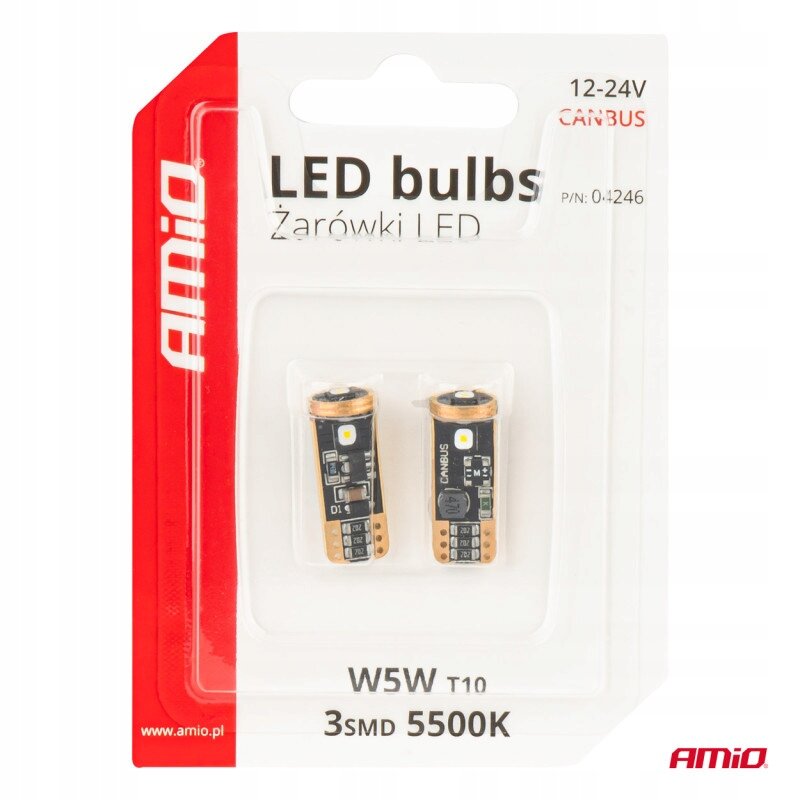 Opakowanie zawiera dwie żarówki LED W5W T10 3SMD 5500K marki AMiO. Na opakowaniu widnieje napis \'LED bulbs Żarówki LED\' oraz logo AMiO.