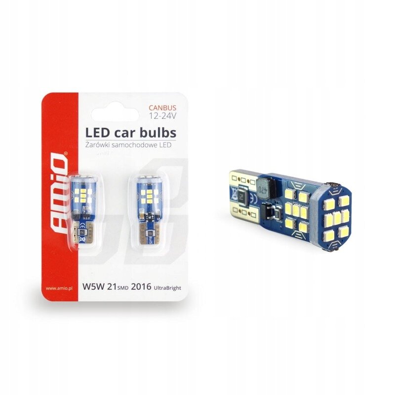 Opakowanie z dwoma żarówkami LED marki AMiO, oznaczone jako \'LED car bulbs\', z informacją \'CANBUS 12-24V\'. Obok opakowania widoczna jest pojedyncza żarówka LED z wieloma diodami na niebieskiej płytce.