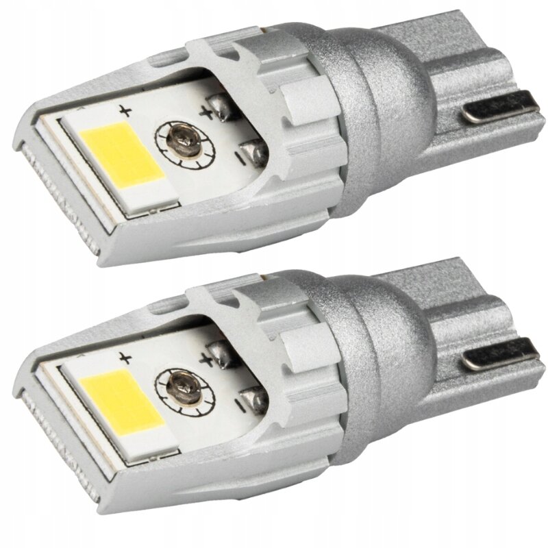 Dwie srebrne żarówki LED z widocznymi elementami elektronicznymi i oznaczeniami \'+\' oraz \'-\'.