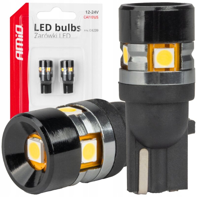 Na obrazie widoczne są dwie czarne żarówki LED z żółtymi elementami świetlnymi oraz opakowanie z napisem \'AMiO LED bulbs Żarówki LED 12-24V CANBUS\'.