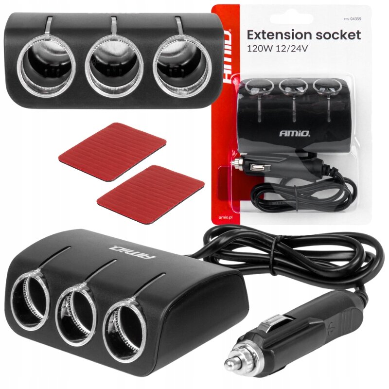 Na obrazie widoczny jest czarny rozdzielacz gniazda zapalniczki z trzema wejściami, oznaczony logo \'AMiO\'. Obok znajduje się opakowanie z napisem \'Extension socket 120W 12/24V\' oraz dwa czerwone prostokątne elementy.