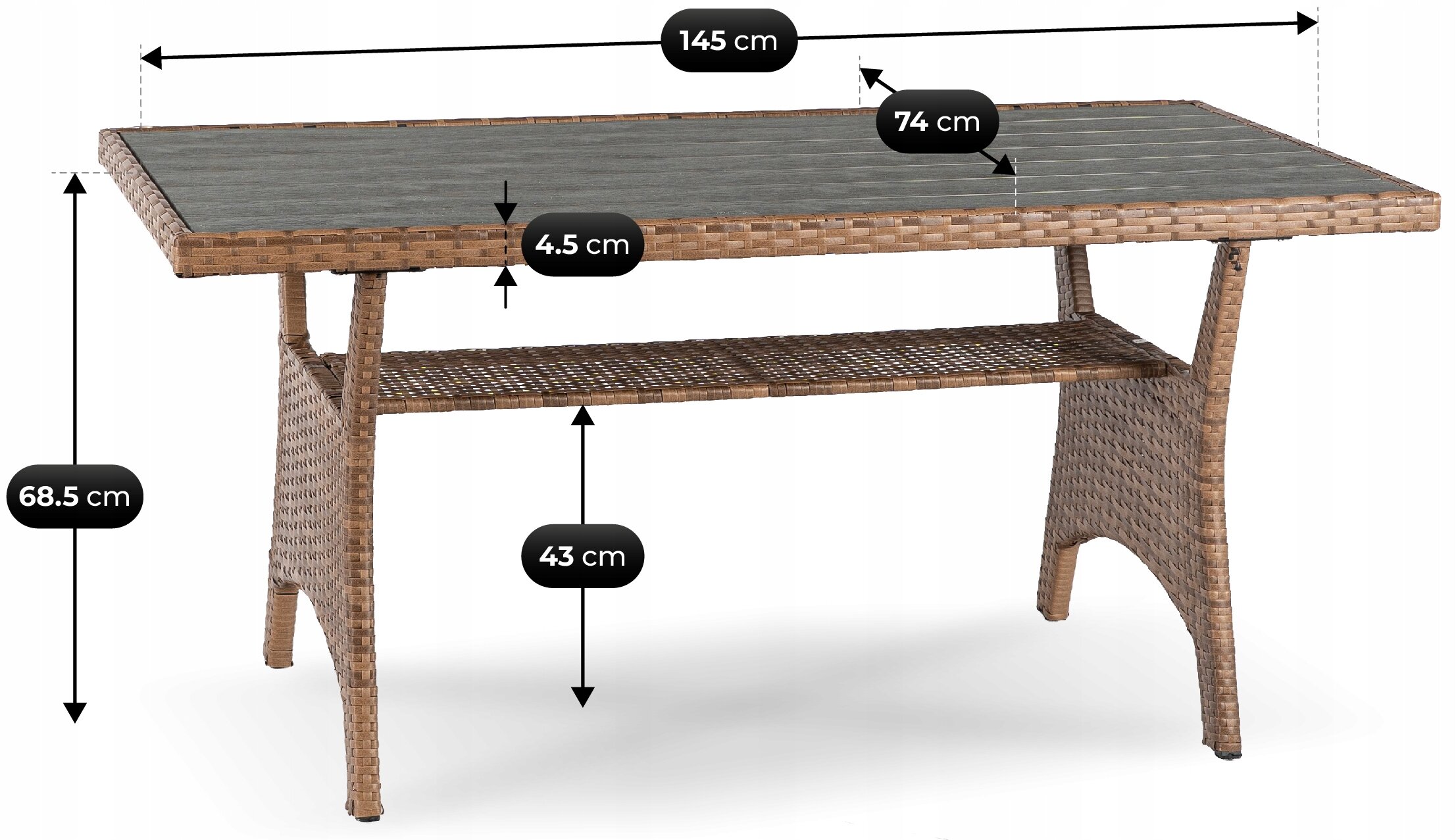 Stół ogrodowy z plecionki rattanowej z blatem o wymiarach 145 cm na 74 cm i wysokości 68,5 cm. Posiada dodatkową półkę na wysokości 43 cm oraz grubość blatu 4,5 cm.
