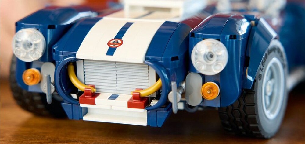 LEGO 10357 Icons Shelby Cobra 427 S-C 9 cm wysokości, 30 cm długości i 14 cm szerokości  