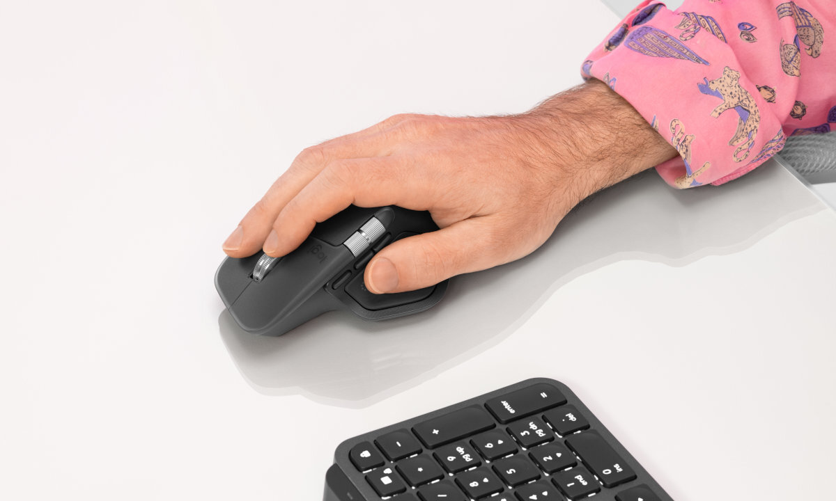 LOGITECH MX Master 4 Rolka MagSpeed 1000 wierszy na sekundę zatrzymania się na wybranym pikselu - mysz obok klawiatury pod ręką