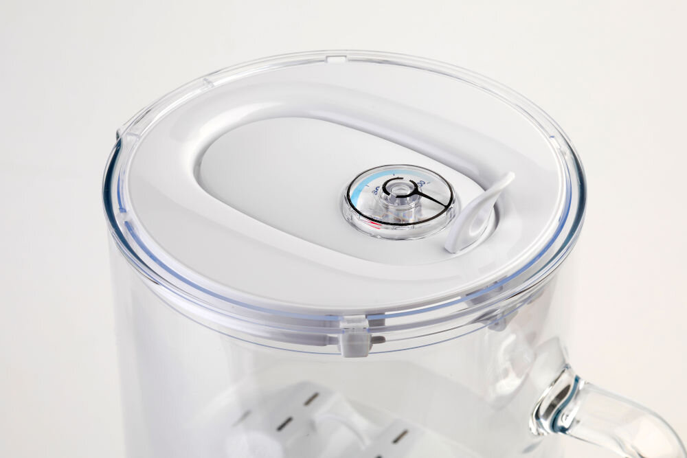 Dzbanek filtrujący AQUAPHOR Glass Szary + wkład Maxfor+ MG dzbanek pokrywka białe tło wskaźnik zużycia codzienna wygoda pojemność 2,5 l dla małej rodziny mechaniczny wskaźnik zużycia wkładu na pokrywce przypomnienie o konieczności wymiany filtra dbanie o jakość wody uchylna pokrywka Flip-top łatwe napełnianie dzbanka praktyczne rozwiązanie  