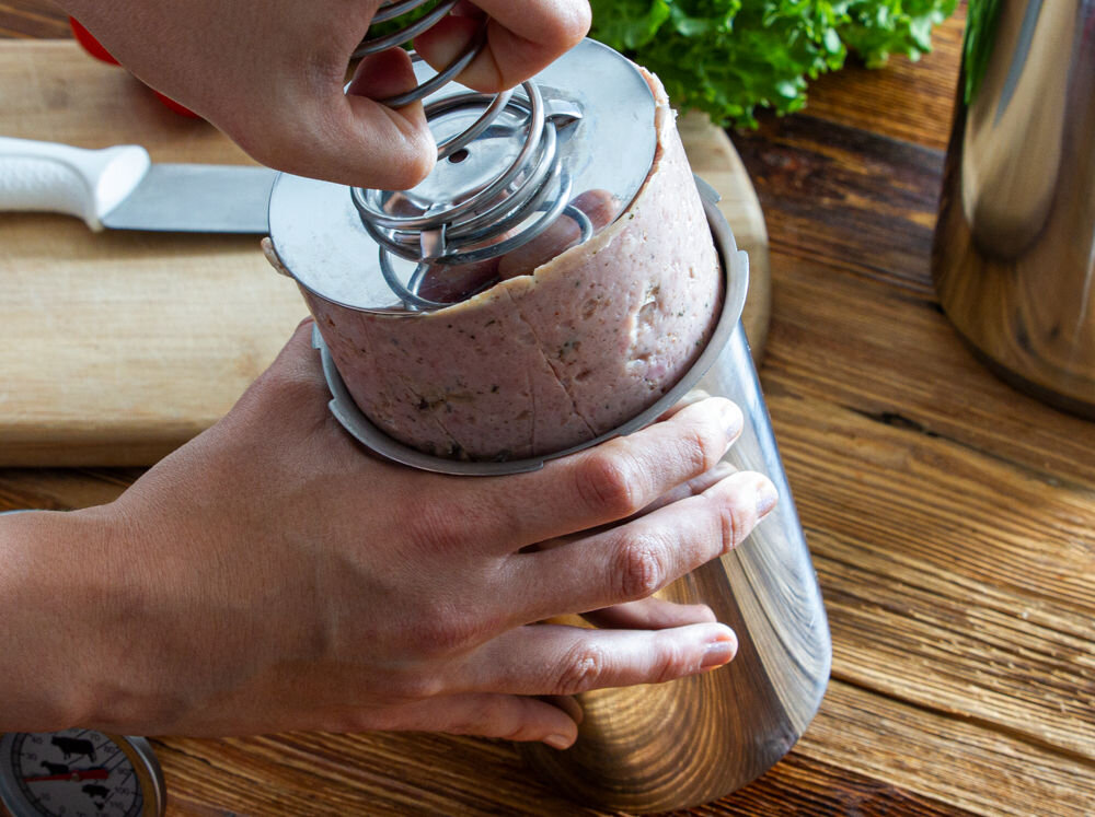 Szynkowar w płaszczu wodnym BROWIN 1,5kg 313016 do 1,5 kg wsadu oszczędność czasu energii zamrożenie zawartości bardziej ekologiczne podejście w pełni naturalne potrawy 