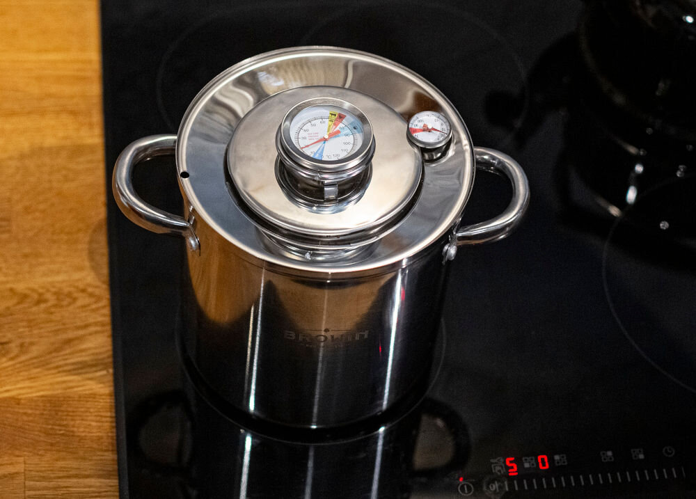 Szynkowar w płaszczu wodnym BROWIN 1,5kg 313016 szynkowar garnek pojemność 4 litrów kołnierz zapobiegający parowaniu wody dwa termometry kontrolowanie temperatury mięsa wody precyzyjne przyrządzanie potraw prosty intuicyjny proces 