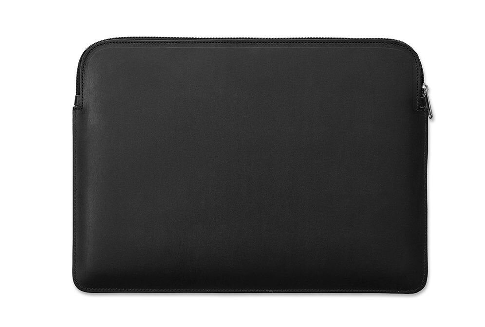 Czarne etui na laptopa z zamkiem błyskawicznym na górnej krawędzi. Powierzchnia jest gładka i jednolita.