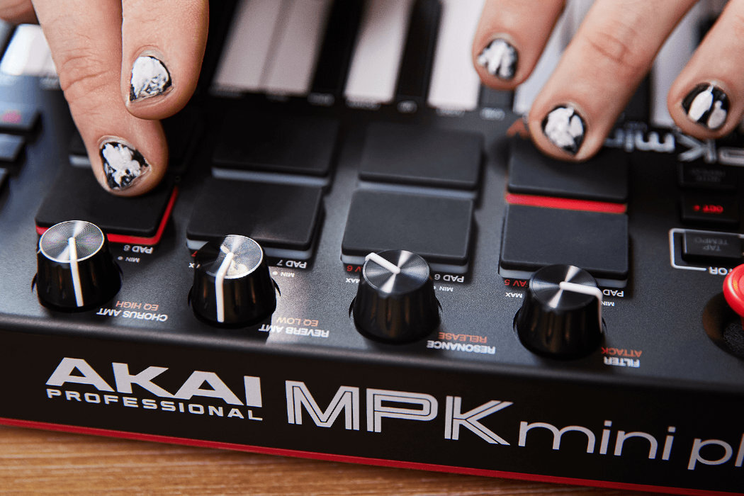 Klawiatura sterująca AKAI MPK Mini Plus zabawa subskrybcja produkcja klawisze sample pokrętło joystick
