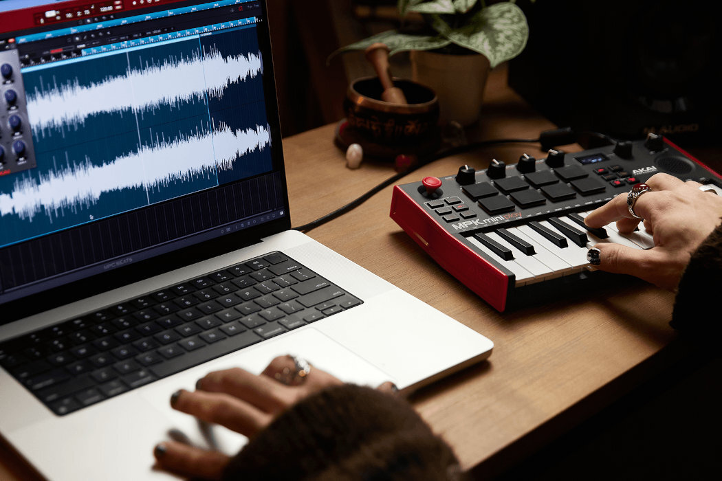 Klawiatura sterująca AKAI MPK Mini Plus zabawa subskrybcja produkcja klawisze sample pokrętło joystick