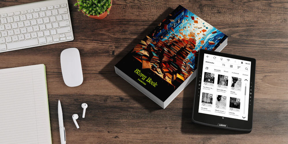 Czytnik e-booków INKBOOK Solaris Color 6 cali, Podświetlany ekran, Wi-Fi Niebieski prezentacja czytnika na blacie obok książka notes długopis klawiatura myszka słuchawki i roślinka w doniczce funkcja statystyk śledzenie nawyków czytelniczych