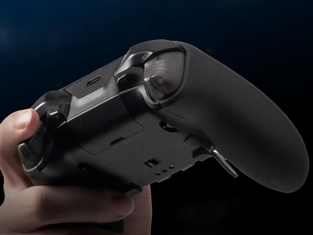 Kontroler FLYDIGI Vader 5 Pro Czarny
                kontroler w dłoni pc nintendo switch android spójny styl sterowania