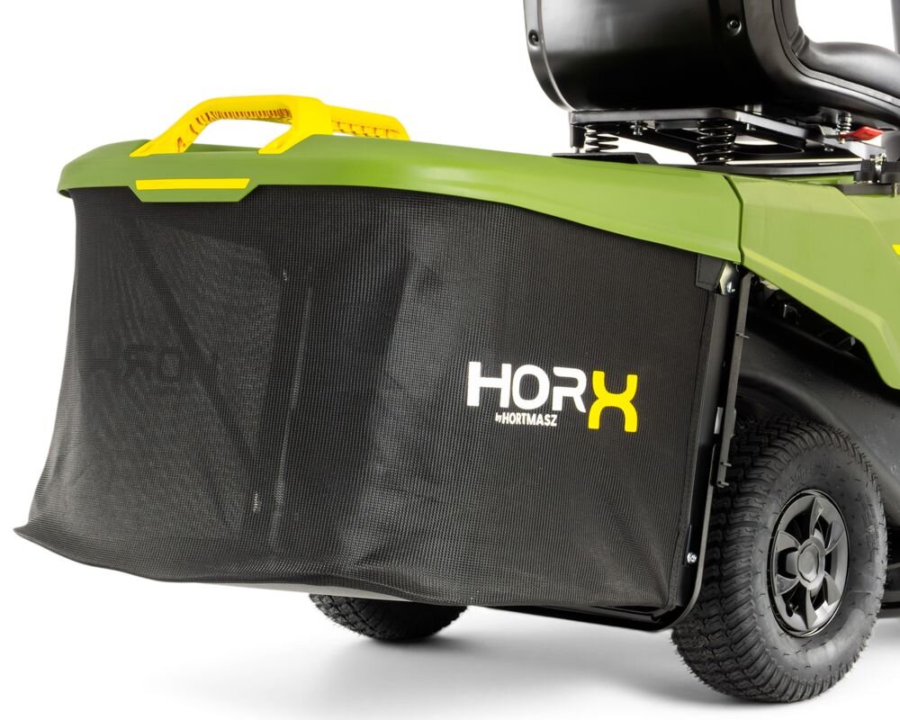 Traktor ogrodowy HORX MEX RS 166 C D224 660 mm 4.4 kW, kosz, pojemność, zbiornik, opróżnianie, Tył zielonego traktorka kosiarki HORX z czarnym materiałowym koszem na trawę.