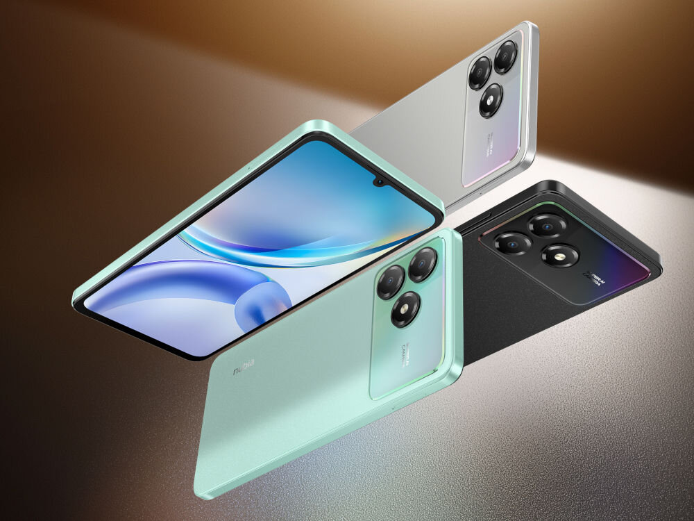 Smartfon ZTE Blade A36 4/64GB 6.75 90Hz Czarny Trzy telefony ZTE/nubia w kolorach miętowym (widok od tyłu), srebrnym (widok od tyłu) i czarnym (widok od przodu z włączonym ekranem) unoszące się nad ciemnym, błyszczącym tłem. Telefony mają potrójny aparat.