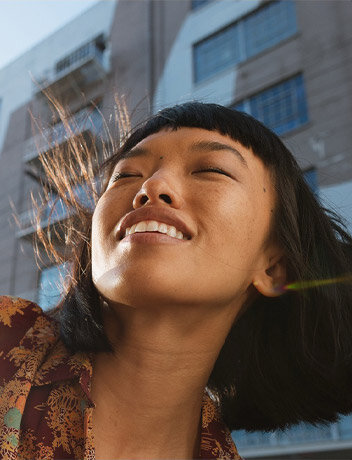 System rozpoznawania twarzy i obiektów w kadrze pozwala tworzyć naturalne portrety.