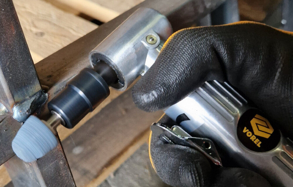 Szlifierka kątowa VOREL 81110 kompaktowe lekkie waga 0,5 kg do użytku domowego tarcze tnące i szlifujące do cięcia i szlifowania różnych materiałów