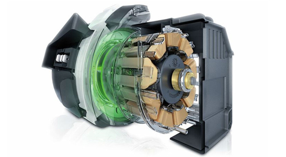 ZMYWARKA BOSCH SMS4HVI14E Na zdjęciu znajduje się grafika techniczna przedstawiająca silnik EcoSilence używany w sprzęcie AGD, takim jak pralka. Silnik prezentowany jest z przekrojem, dzięki czemu widoczne są jego wnętrze, elementy mechaniczne oraz zielone akcenty wskazujące na energooszczędną konstrukcję. Tło jest białe, a samo urządzenie umieszczone centralnie EcoSilence Drive zmywarka silnik bezszczotkowy energooszczędny niska emisja hałasu wyciszone tarcie płynna praca cicha praca wysoka jakość zmywania komfort spokój dom czystość