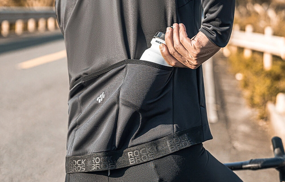 Koszulka rowerowa ROCKBROS 15400002004 rozmiar XL praktyczne kieszenie dwie boczne jedna tylna wygodne przechowywanie dla entuzjastow kolarstwa szosowego dopasowany kroj aerodynamiczne wlasciwosci